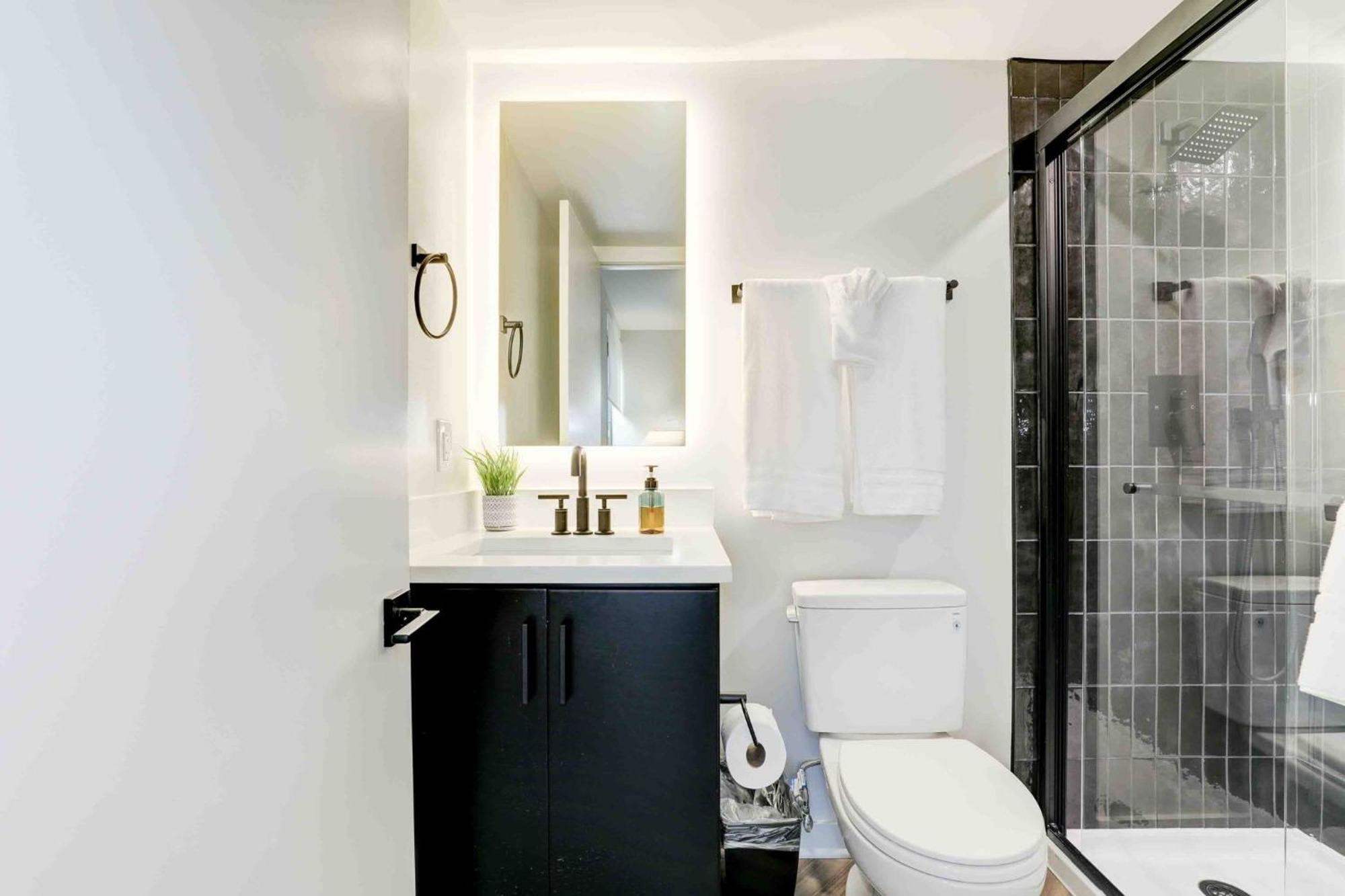 2Br Executive Apartment With Spacious Layout Arlington Exteriör bild